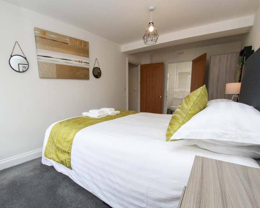 No12-Luxe Living Guest Apartment- 1 Bed-Garden-Private Parking-Wifi-Beach-City Swansea Exterior foto